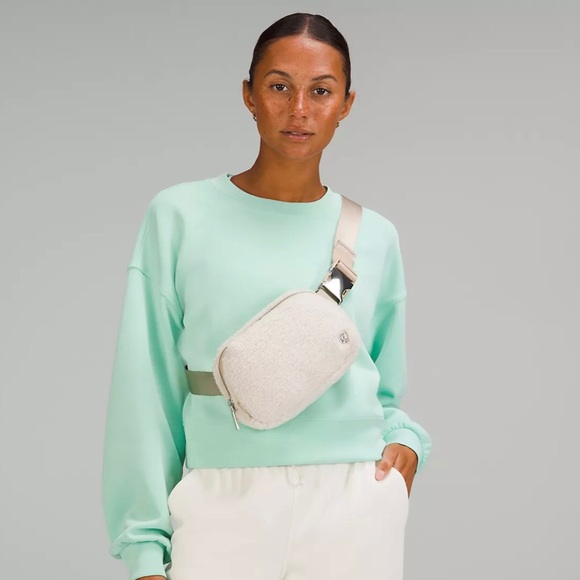 Lululemon 2022 Fleece Everywhere Belt Bag in Natural Ivory/Trench (NWT) - Picture 2 of 6